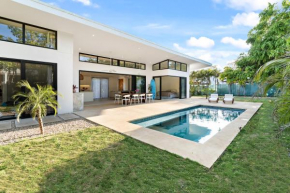 New Luxury Villa in Tamarindo 10 min walk to the beach!
